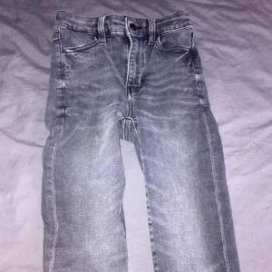 Women’s jeans cropped.